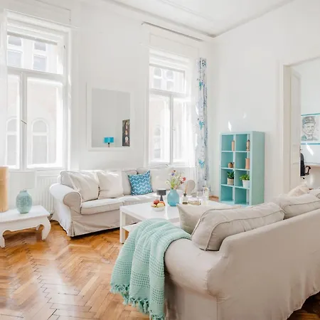 Apartment Wellness Retreat With Sauna & Jacuzzi - 1 Min To Opera Budapest