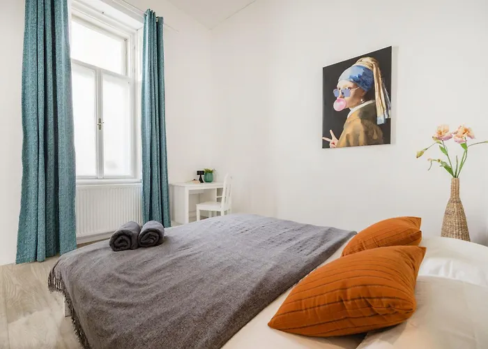 Wellness Retreat With Sauna & Jacuzzi - 1 Min To Opera Apartament Budapesta