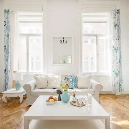 Apartmán Wellness Retreat With Sauna & Jacuzzi - 1 Min To Opera