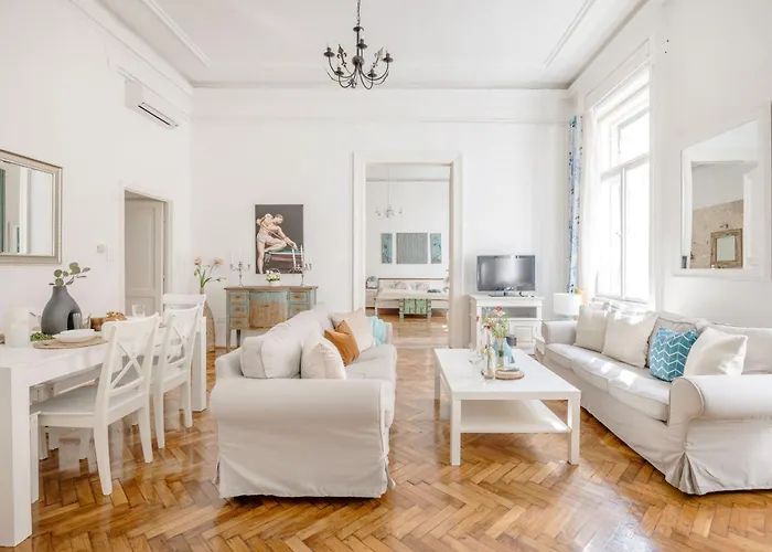 Wellness Retreat With Sauna&jacuzzi - 1 Min To Opera Budapest