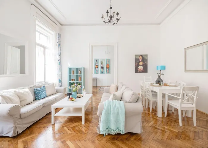 Wellness Retreat With Sauna&jacuzzi - 1 Min To Opera Appartamento Budapest