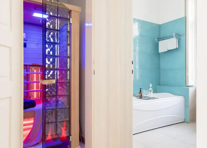 Wellness Retreat With Sauna&jacuzzi - 1 Min To Opera Appartamento Budapest