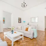 Wellness Retreat With Sauna & Jacuzzi - 1 Min To Opera Apartman *