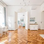 Wellness Retreat With Sauna & Jacuzzi - 1 Min To Opera Apartman Budapest